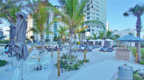 Breathless 3 Bedroom Private Rooftop apt 1101
